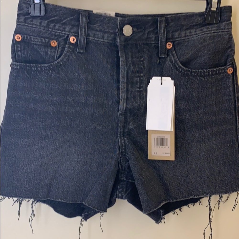 Levi’s frayed denim short